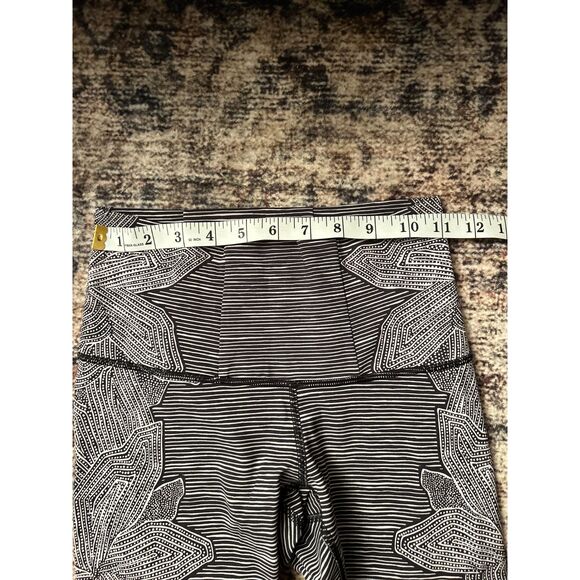 Lululemon Dottie Tribe Gray Floral Stripe Wunder Under Leggings - Picture 6 of 7